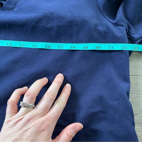 Figs Womens Navy Blue Scrub Top Size XL Technical Collection Short Sleeve - Picture 6 of 9